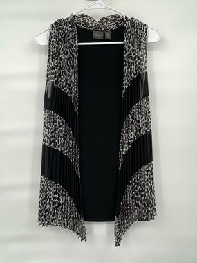 Travelers by Chicos pleated animal print flowy vest blouse